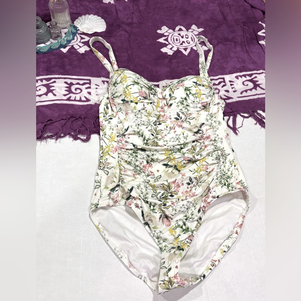 NipTuck Woman’s Floral One-Piece Woman’s Size 8